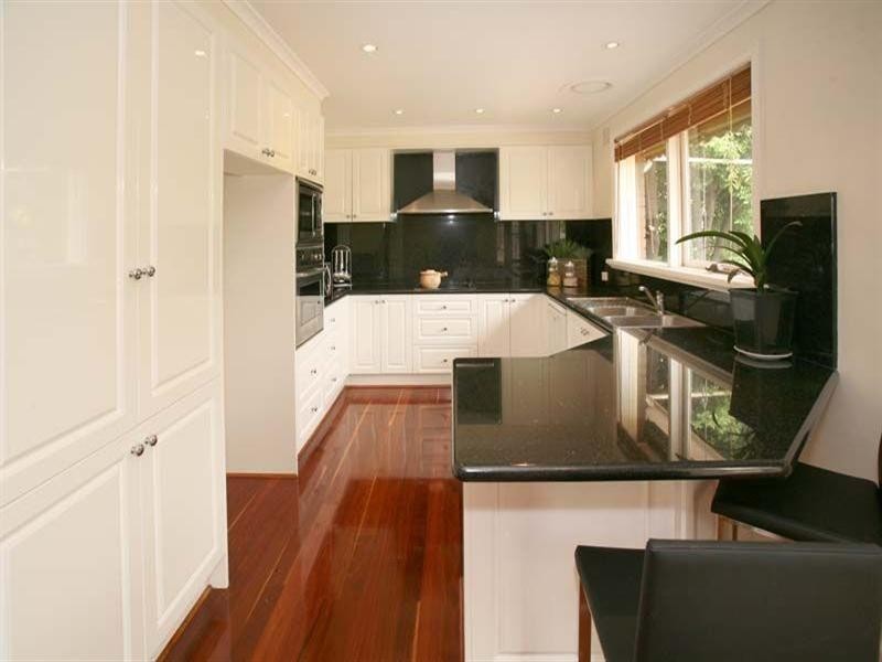 8 Crosby Drive, Glen Waverley VIC 3150