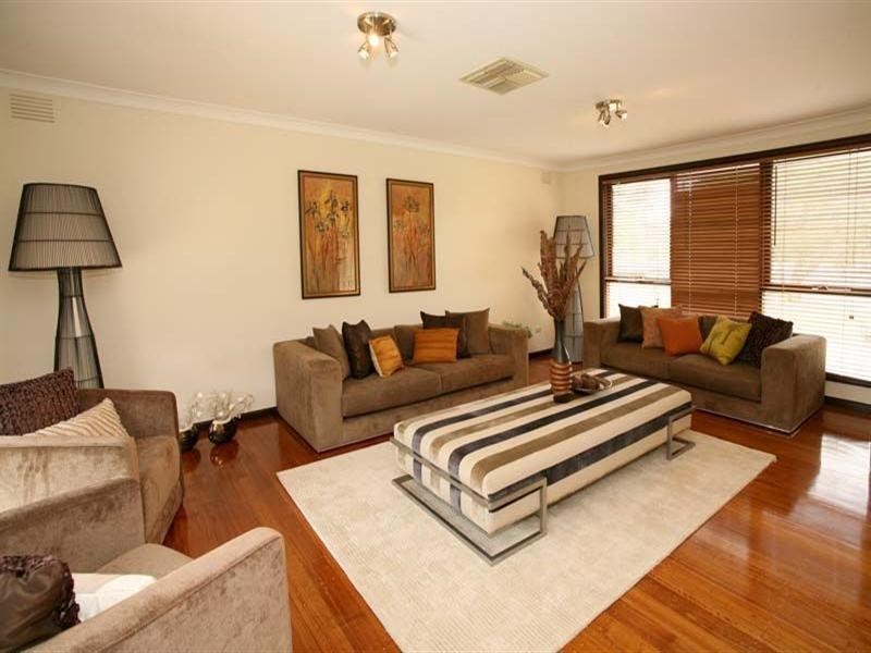 8 Crosby Drive, Glen Waverley VIC 3150