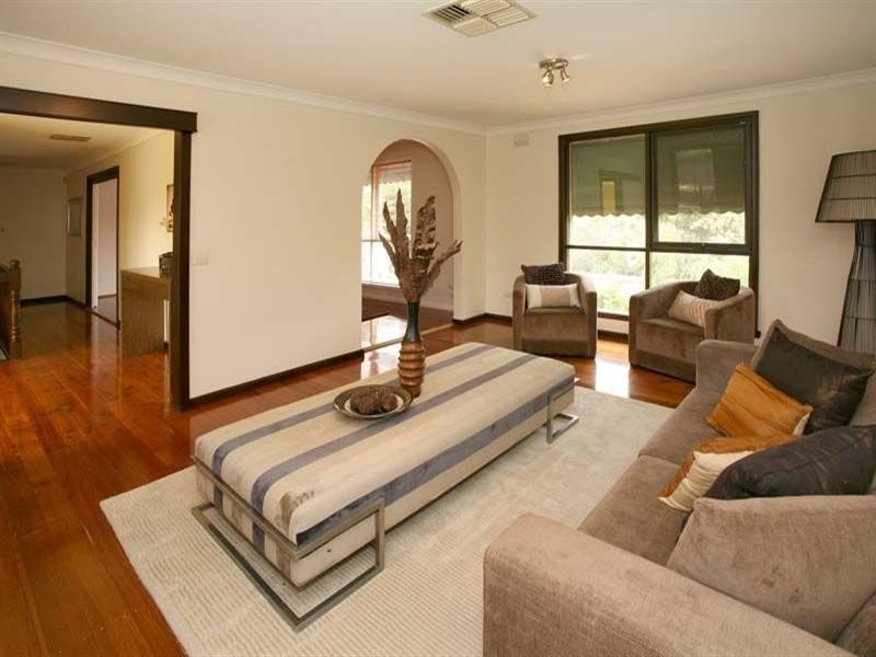 8 Crosby Drive, Glen Waverley VIC 3150