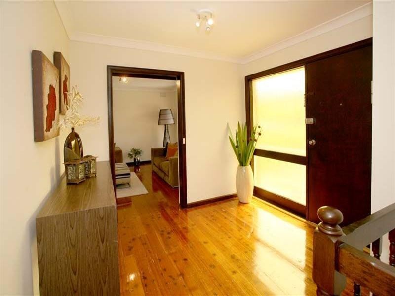 8 Crosby Drive, Glen Waverley VIC 3150