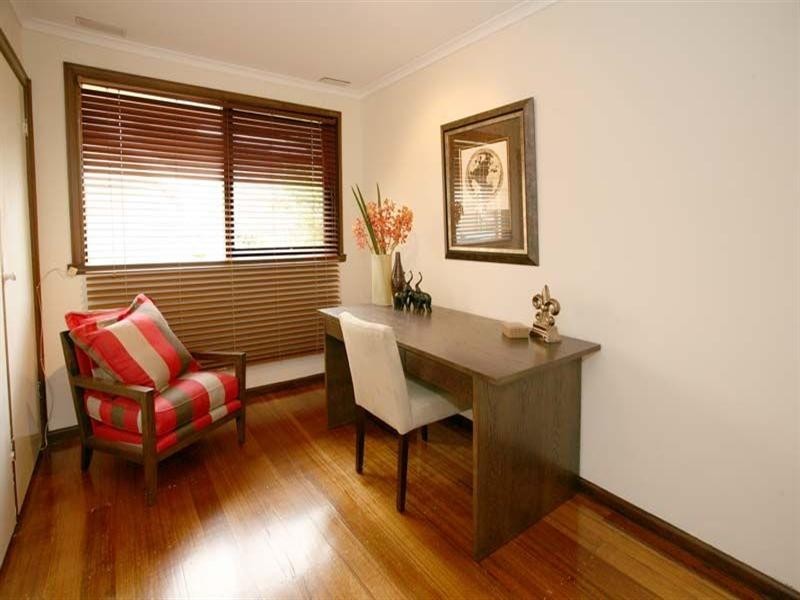 8 Crosby Drive, Glen Waverley VIC 3150