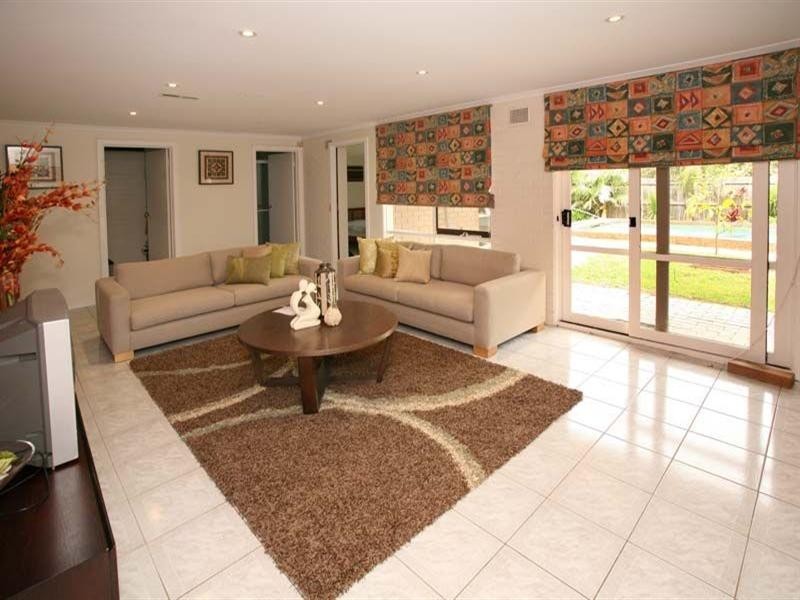 8 Crosby Drive, Glen Waverley VIC 3150