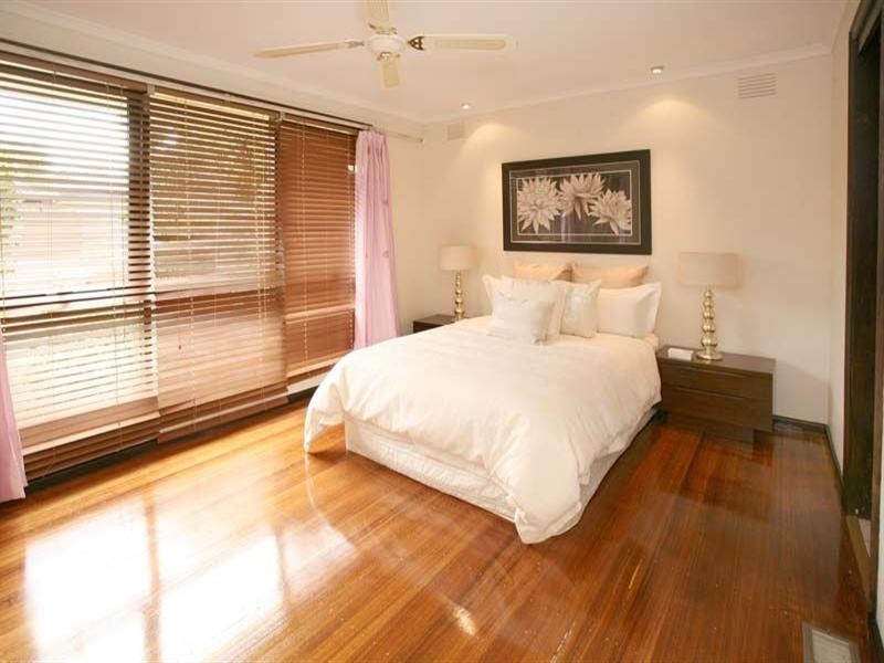 8 Crosby Drive, Glen Waverley VIC 3150