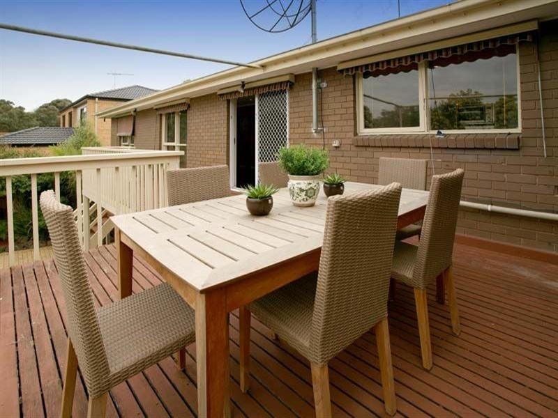 8 Crosby Drive, Glen Waverley VIC 3150