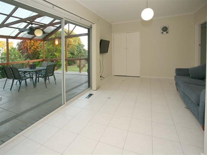 23 Milton Crescent, Mulgrave VIC 3170