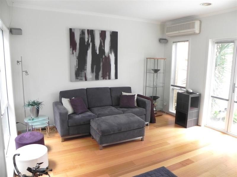 2 Tulloch Grove, Glen Waverley VIC 3150