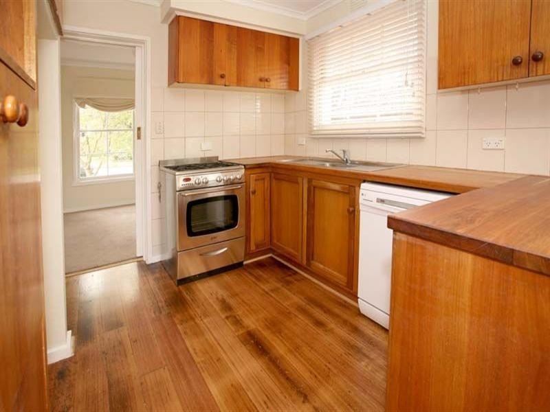 76 Glen Tower Drive, Glen Waverley VIC 3150