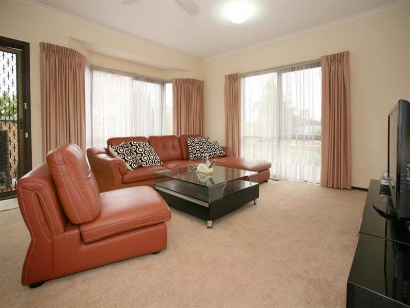 8 Castle Close, Glen Waverley VIC 3150