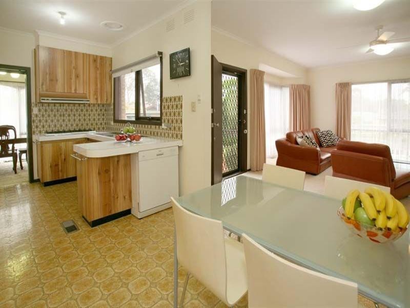 8 Castle Close, Glen Waverley VIC 3150