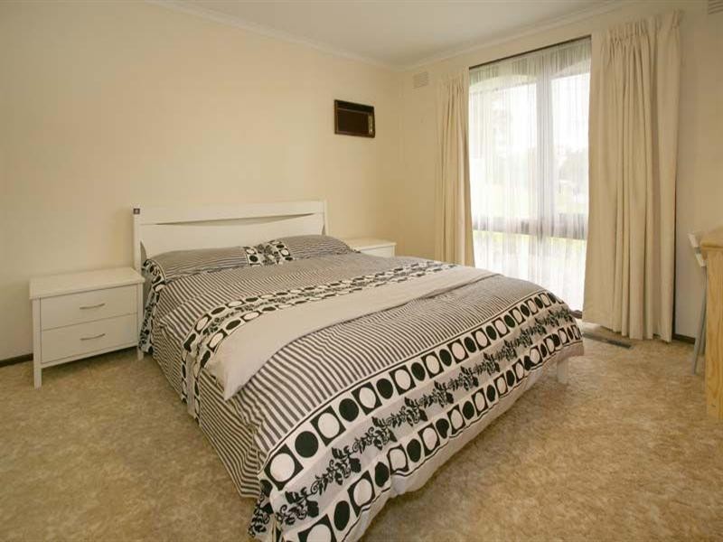 8 Castle Close, Glen Waverley VIC 3150