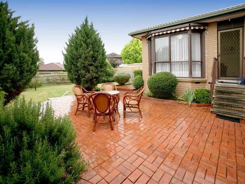 8 Castle Close, Glen Waverley VIC 3150