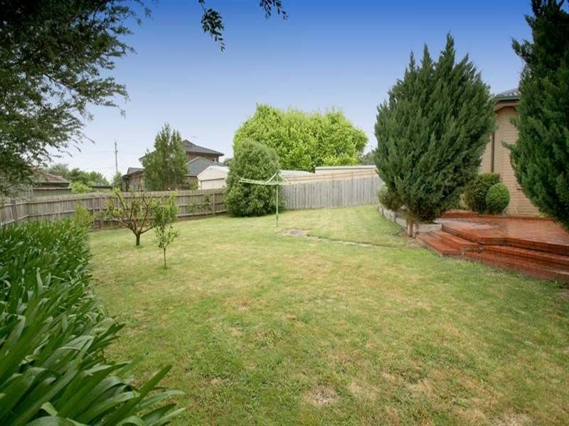 8 Castle Close, Glen Waverley VIC 3150