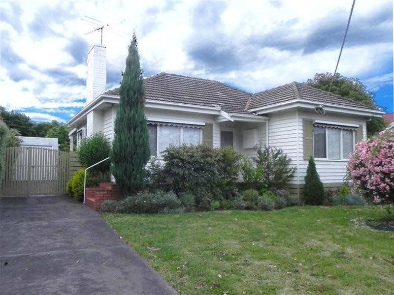 32 Panoramic Grove, Glen Waverley VIC 3150