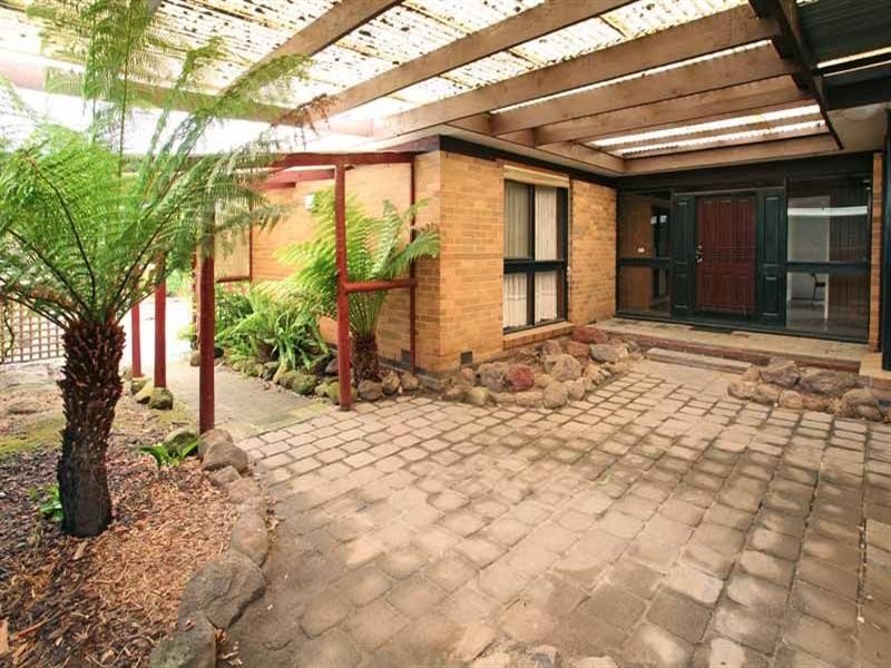 27 Huxley Avenue, Mulgrave VIC 3170