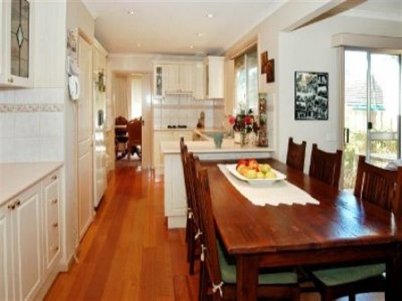 27 Mantova Drive, Wheelers Hill VIC 3150