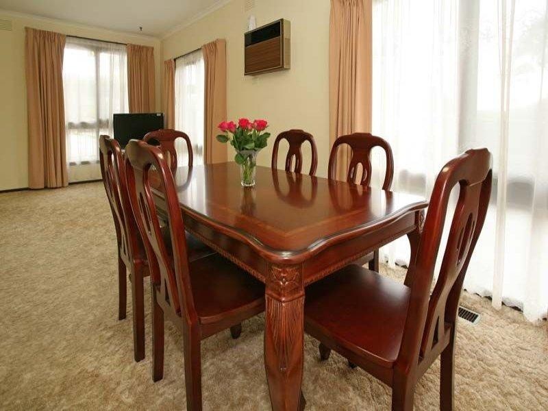 8 Castle Close, Glen Waverley VIC 3150