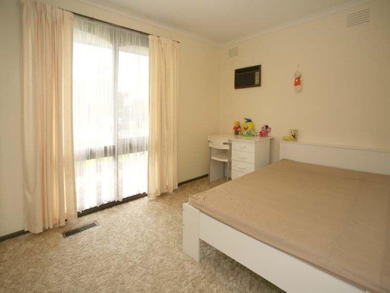 8 Castle Close, Glen Waverley VIC 3150