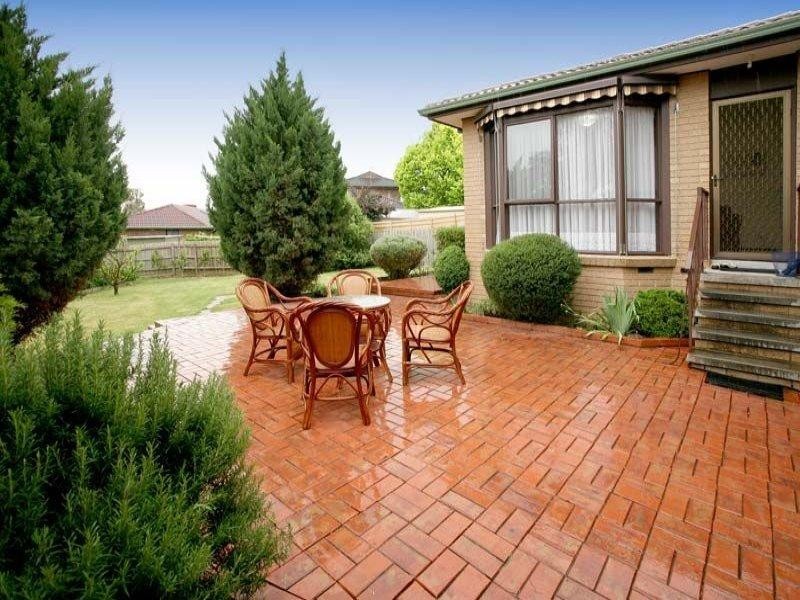 8 Castle Close, Glen Waverley VIC 3150
