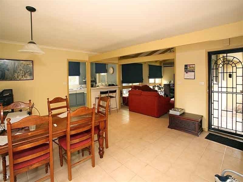 21 Rivett Crescent, Mulgrave VIC 3170