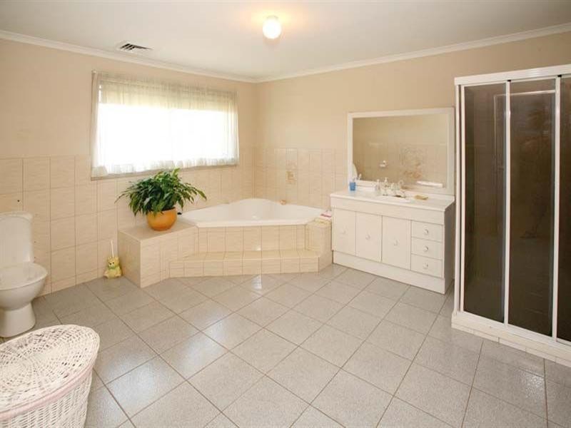 14 Nimmo Court, Mulgrave VIC 3170