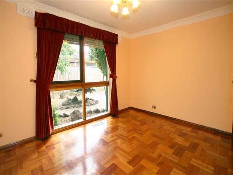 8 Lauriston Court, Mulgrave VIC 3170