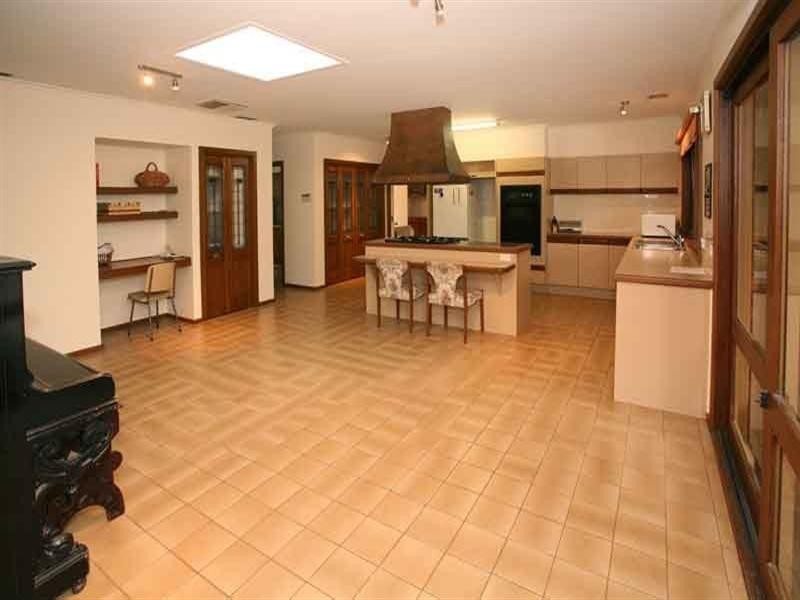 14 Donald Road, Wheelers Hill VIC 3150