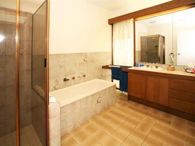 14 Donald Road, Wheelers Hill VIC 3150