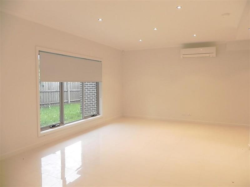 9b Fernhurst Drive, Glen Waverley VIC 3150