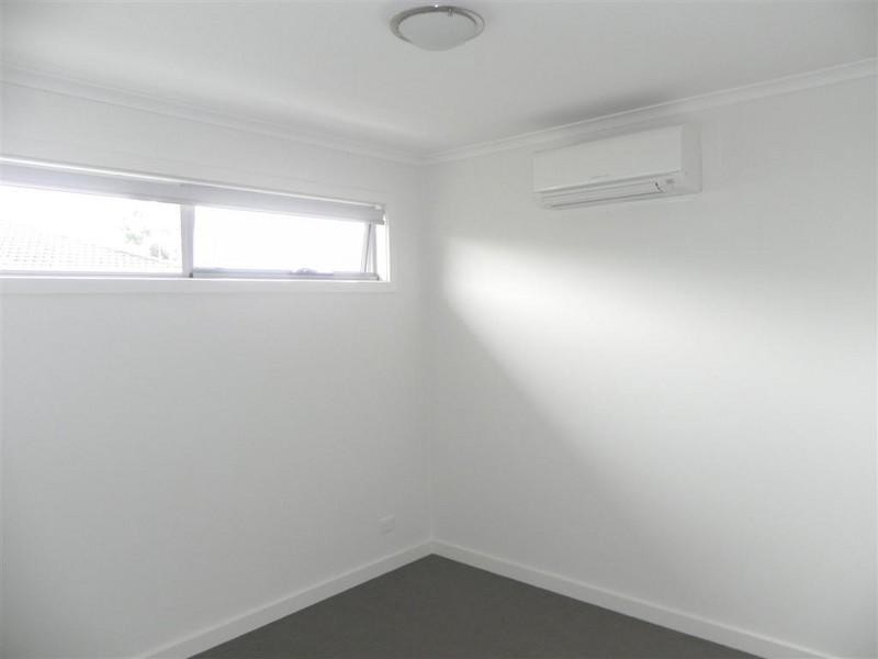 9b Fernhurst Drive, Glen Waverley VIC 3150