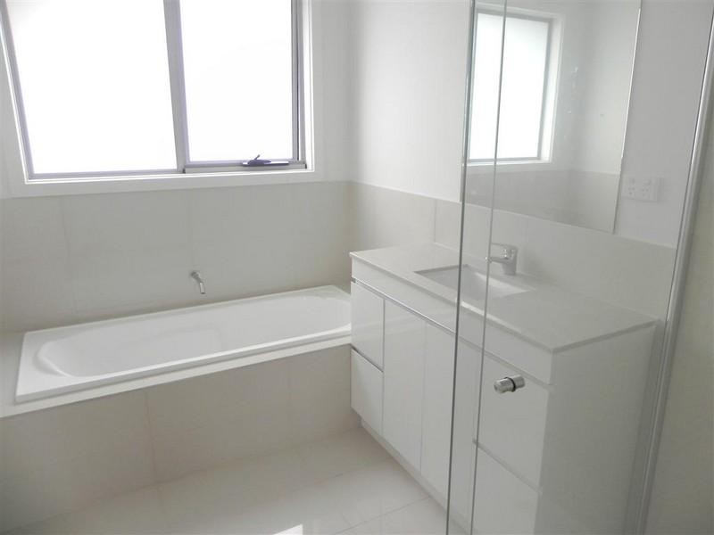 9b Fernhurst Drive, Glen Waverley VIC 3150