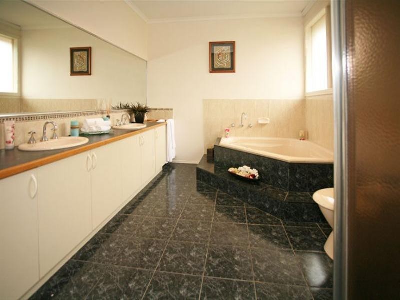 94 Herriotts Boulevard, Glen Waverley VIC 3150