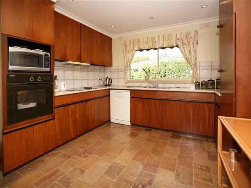 54 Guinevere Parade, Glen Waverley VIC 3150