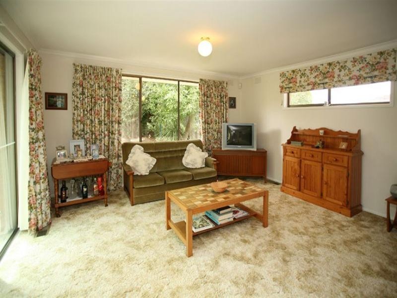 8 Huxley Avenue, Mulgrave VIC 3170