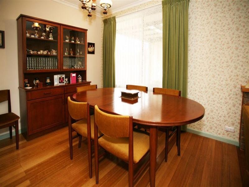 8 Huxley Avenue, Mulgrave VIC 3170