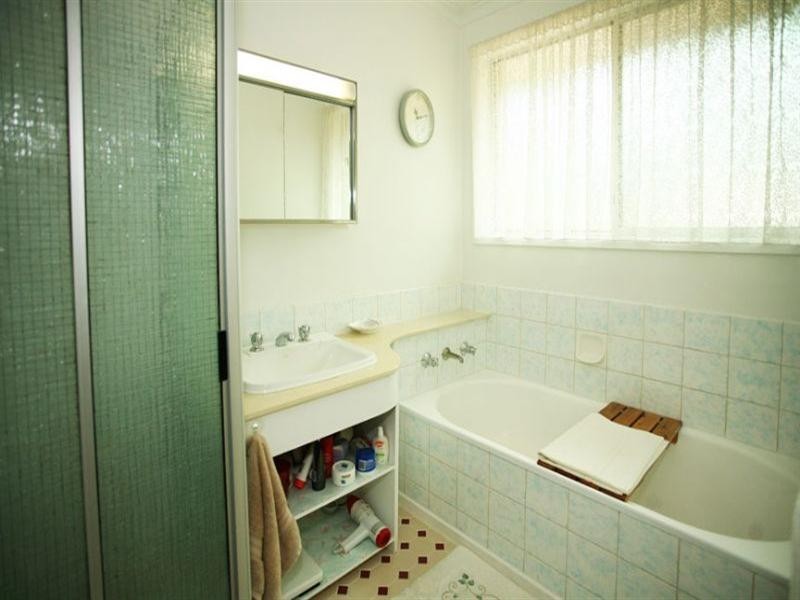 8 Huxley Avenue, Mulgrave VIC 3170