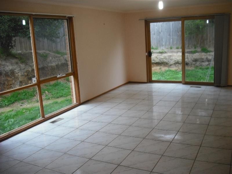 10 Duckworth Close, Berwick VIC 3806