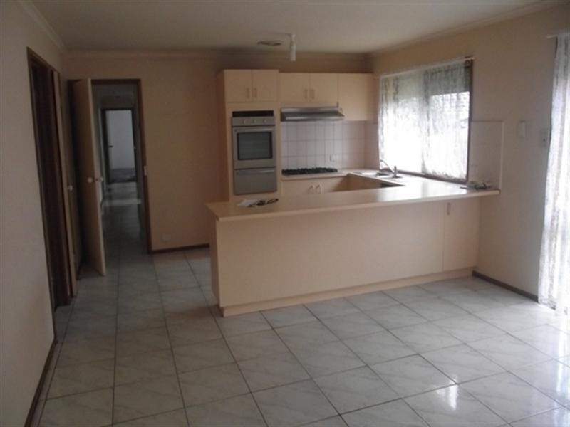 10 Duckworth Close, Berwick VIC 3806