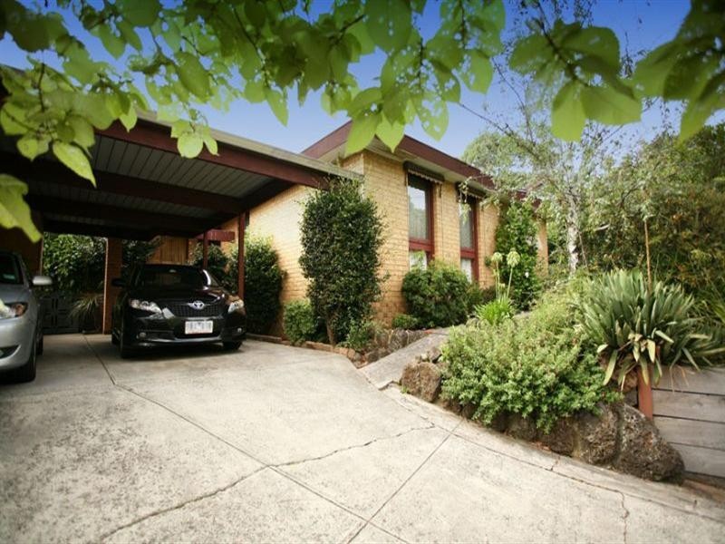 4 Highvale Road, Glen Waverley VIC 3150