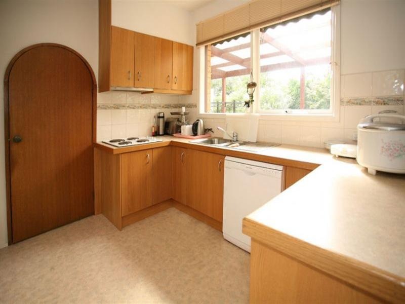 4 Highvale Road, Glen Waverley VIC 3150