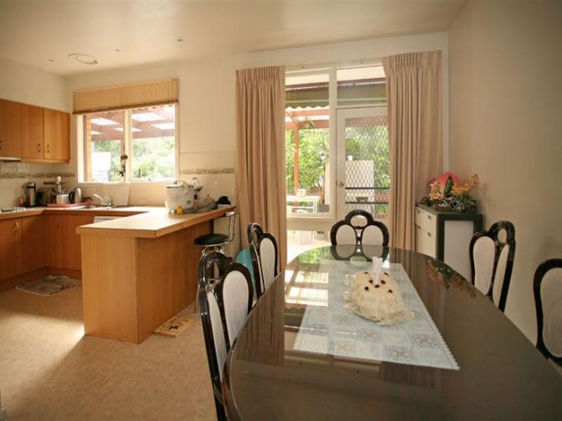 4 Highvale Road, Glen Waverley VIC 3150