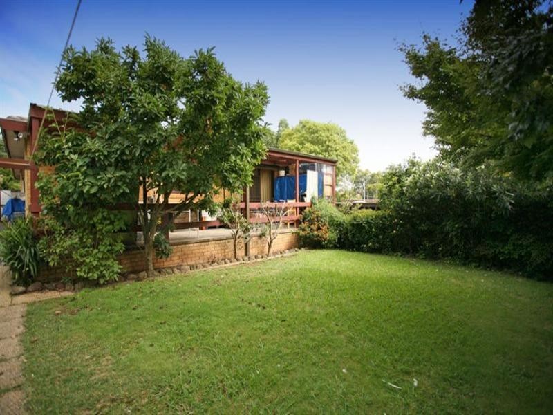 4 Highvale Road, Glen Waverley VIC 3150