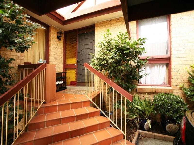 4 Highvale Road, Glen Waverley VIC 3150
