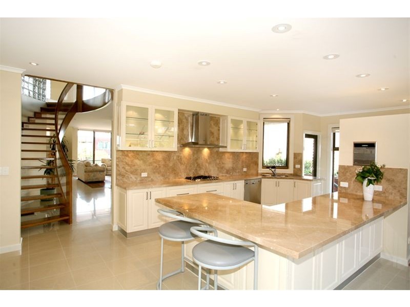 4 Dalkeith Close, Wheelers Hill VIC 3150