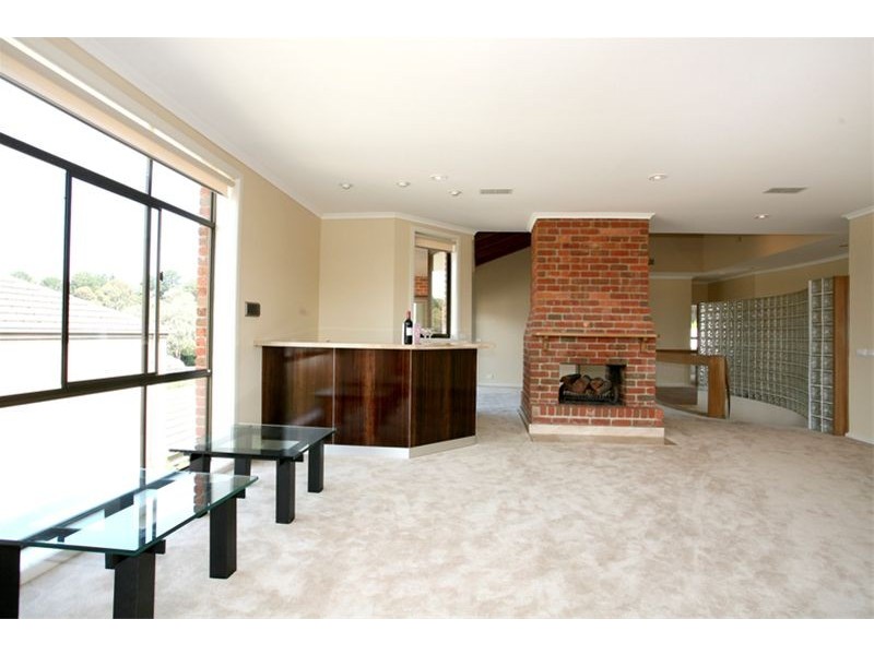 4 Dalkeith Close, Wheelers Hill VIC 3150