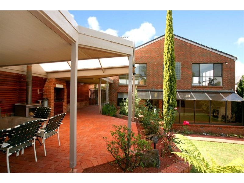 4 Dalkeith Close, Wheelers Hill VIC 3150