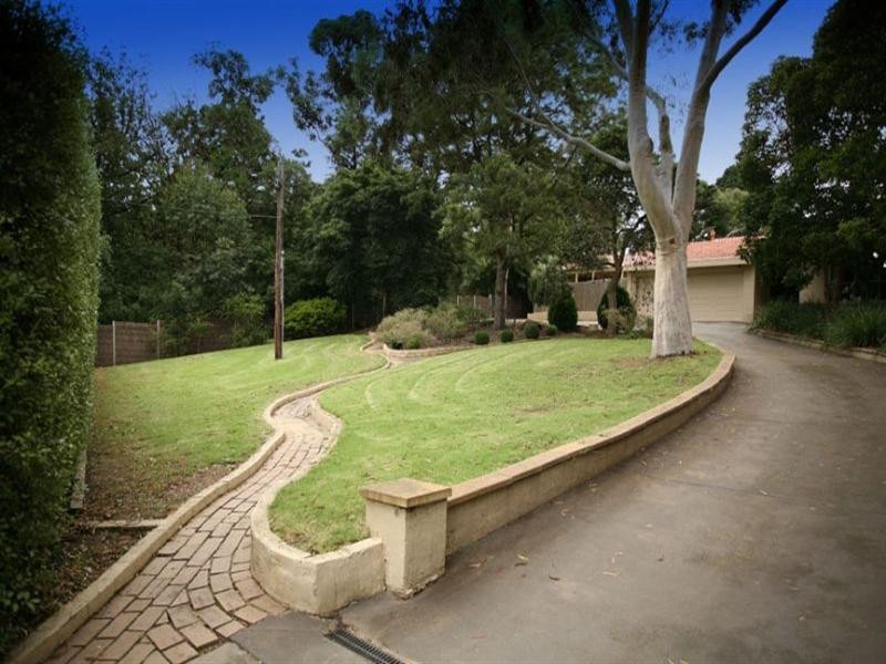 16 Pleasant View Crescent, Wheelers Hill VIC 3150