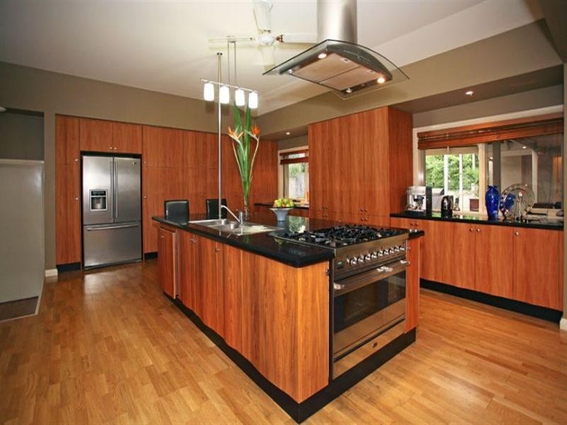 16 Pleasant View Crescent, Wheelers Hill VIC 3150