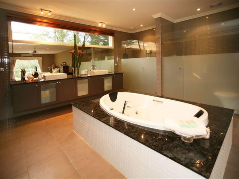 16 Pleasant View Crescent, Wheelers Hill VIC 3150