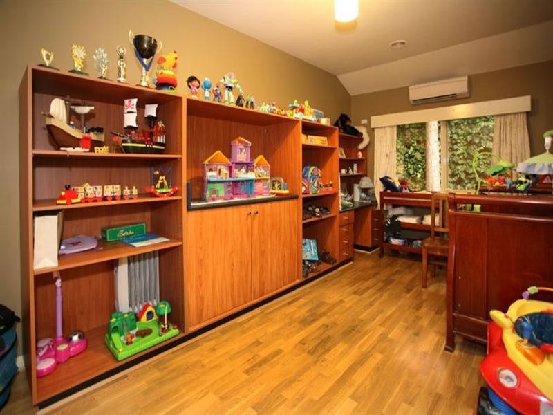 16 Pleasant View Crescent, Wheelers Hill VIC 3150