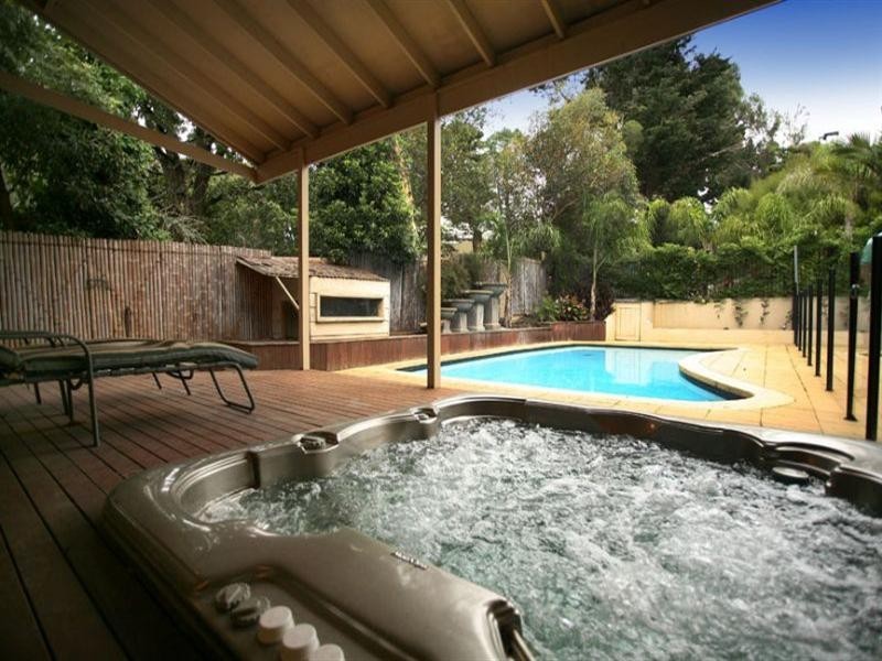 16 Pleasant View Crescent, Wheelers Hill VIC 3150